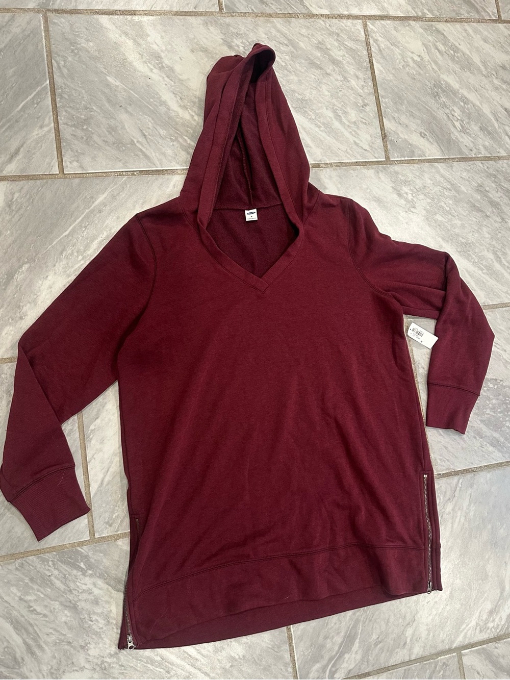 NWT Old Navy Women’s Burgundy V-Neck Fleece Pullover Hoodie Size M
